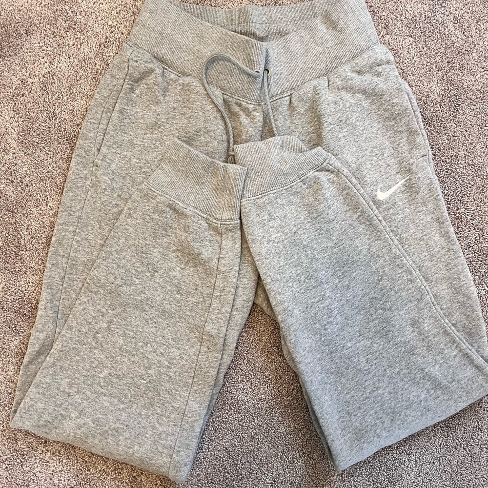 Women’s Nike Sweatpants- size small